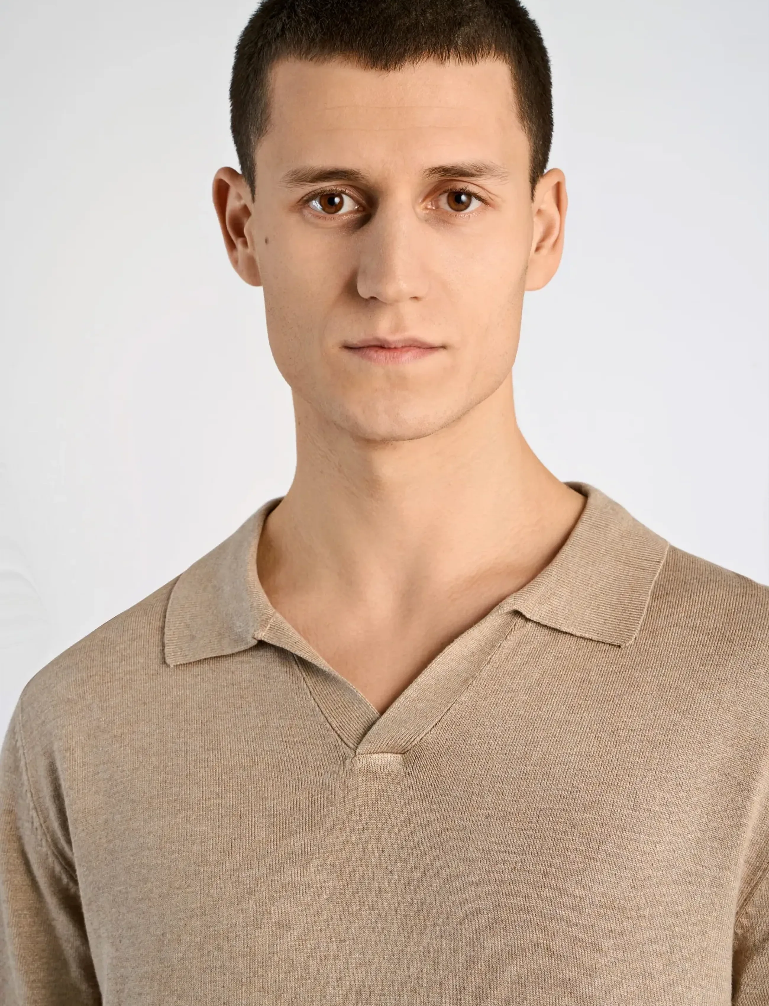 Lindbergh - Ecovero S/S v-neck polo - stickade pikéer - sand mel - 5