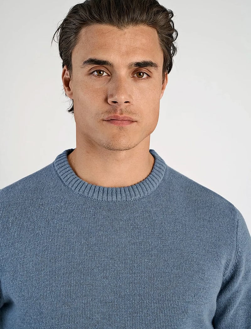 Lindbergh - Lambswool o-neck knit - Ümmarguse kaelusega kudumid - blue ice mel - 3
