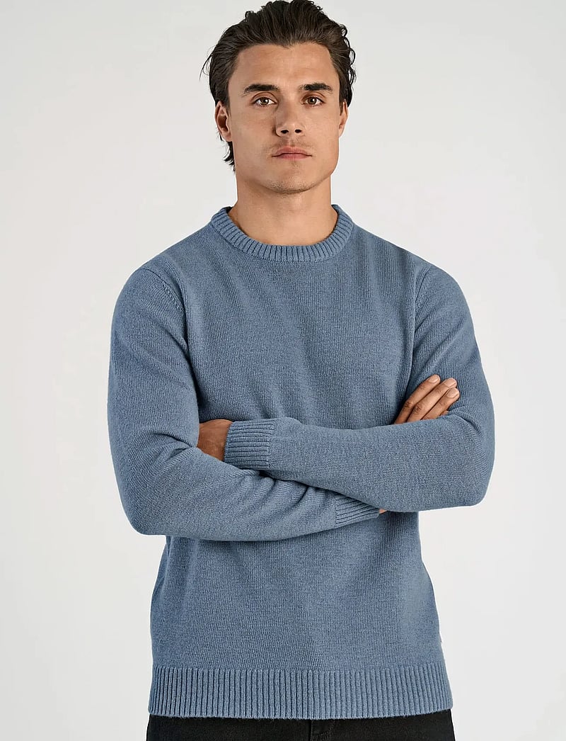 Lindbergh - Lambswool o-neck knit - Ümmarguse kaelusega kudumid - blue ice mel - 5