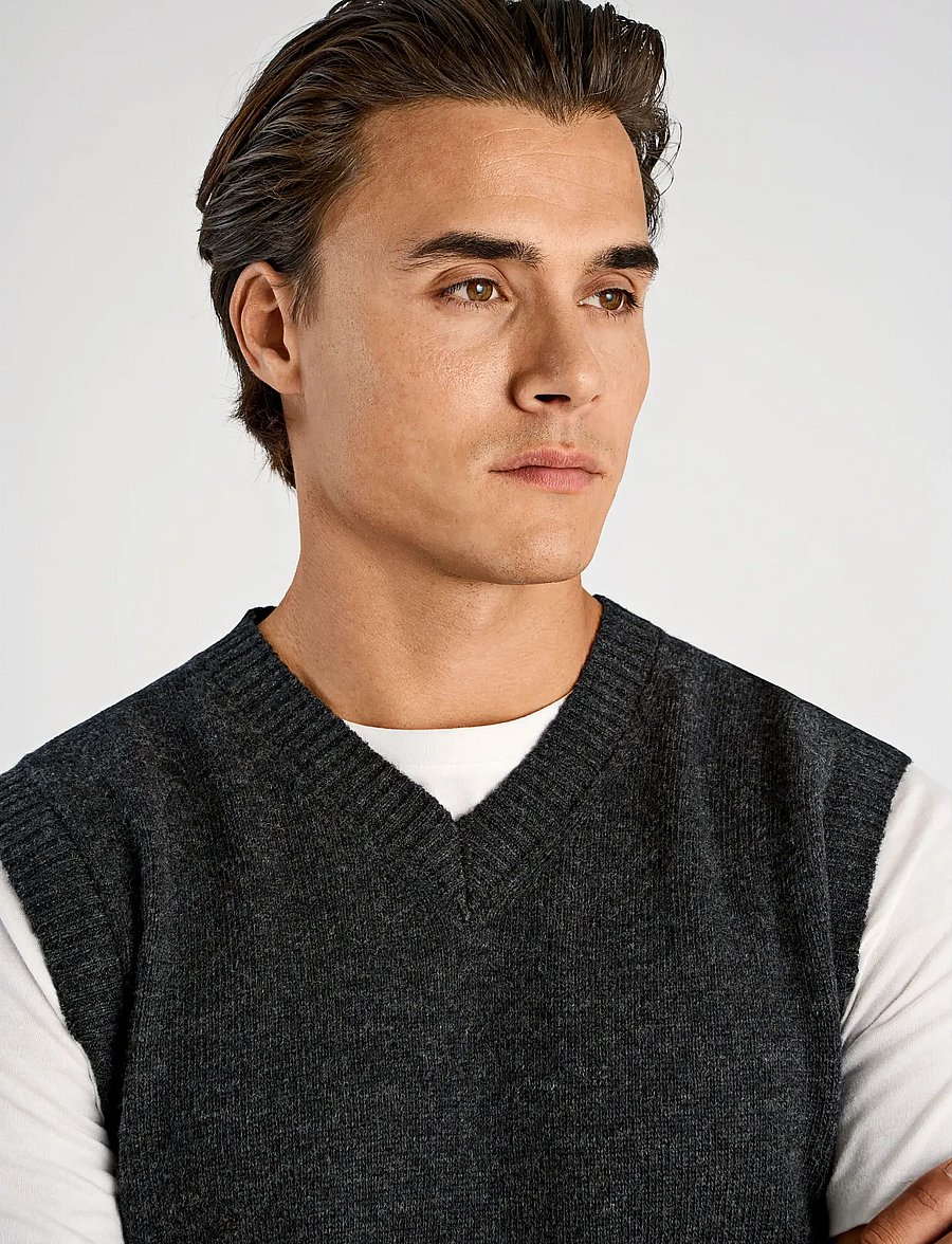 Lindbergh - Lambswool v-neck slipover - knitted vests - charcoal mel - 5