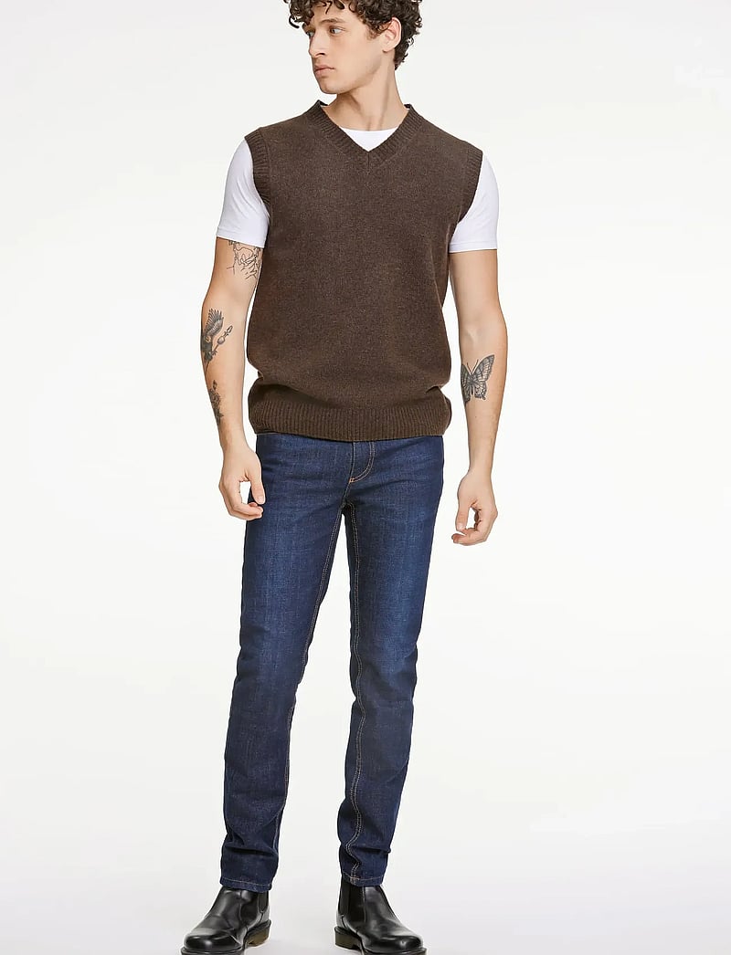 Lindbergh - Lambswool v-neck slipover - stickade västar - dk brown mel - 0
