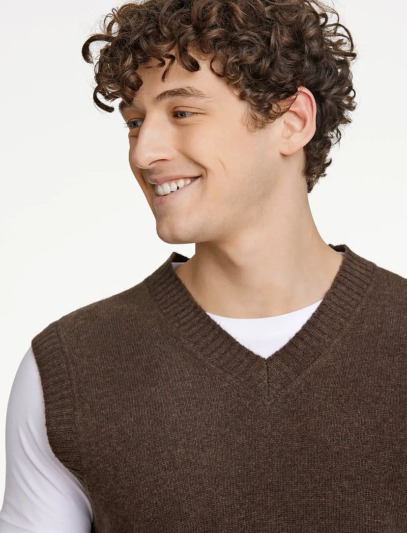 Lindbergh - Lambswool v-neck slipover - stickade västar - dk brown mel - 3