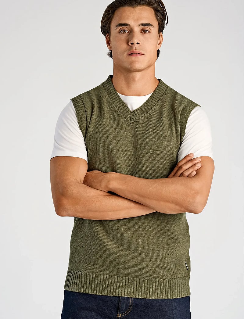 Lindbergh - Lambswool v-neck slipover - kootud vestid - dusty army - 0