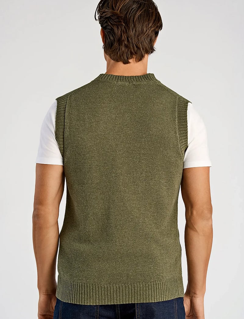 Lindbergh - Lambswool v-neck slipover - kootud vestid - dusty army - 3