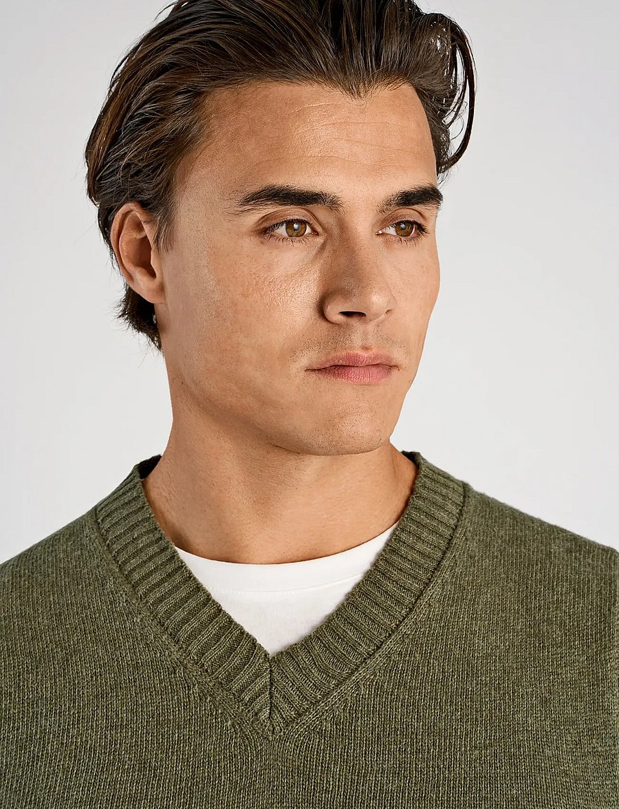 Lindbergh - Lambswool v-neck slipover - knitted vests - dusty army - 5