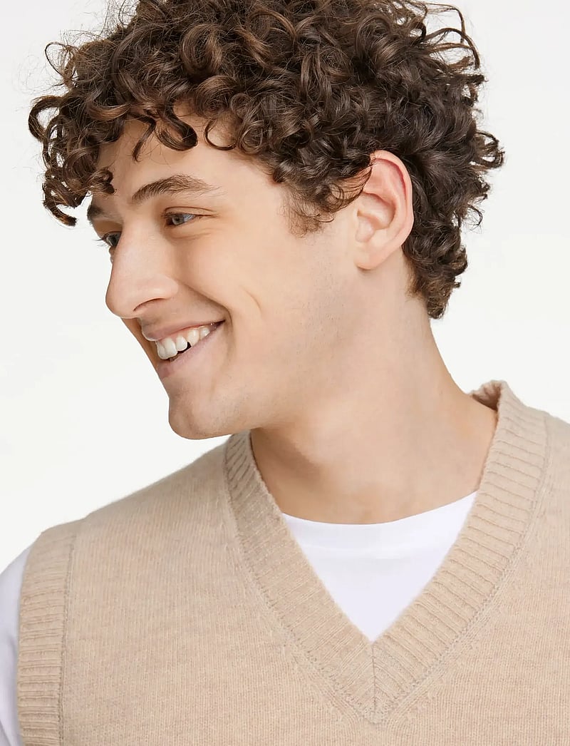 Lindbergh - Lambswool v-neck slipover - knitted vests - lt sand mel - 3