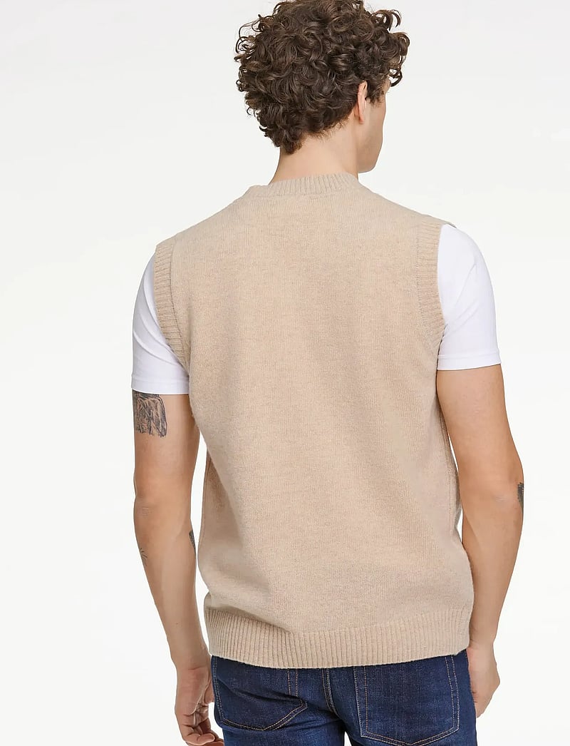 Lindbergh - Lambswool v-neck slipover - knitted vests - lt sand mel - 4
