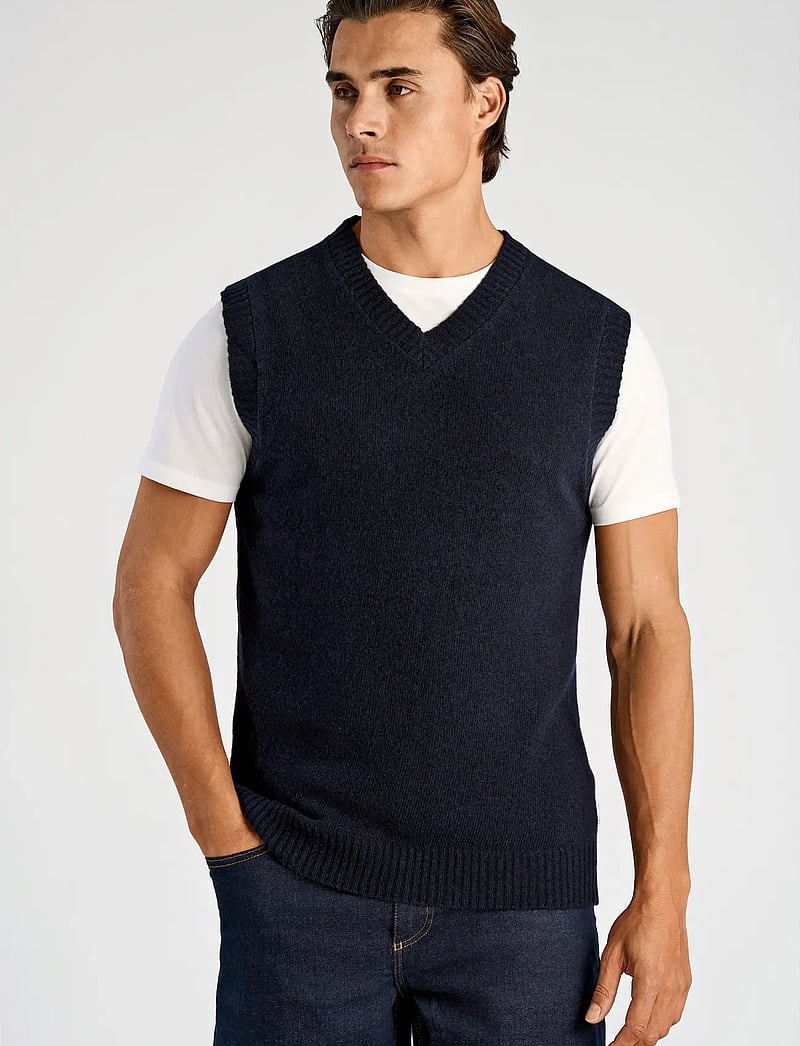 Lindbergh - Lambswool v-neck slipover - adītas vestes - navy - 0