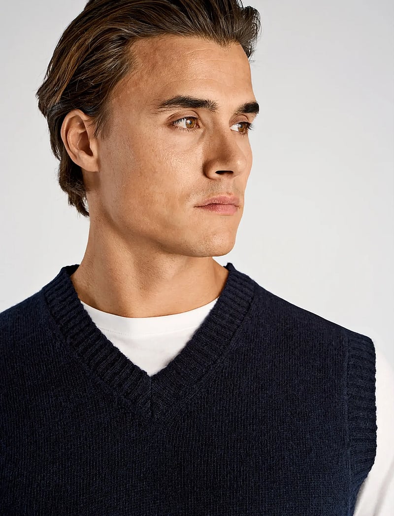 Lindbergh - Lambswool v-neck slipover - adītas vestes - navy - 5