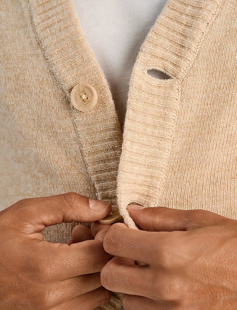 Lindbergh - Lambswool button cardigan - cardigans - lt sand mel - 5