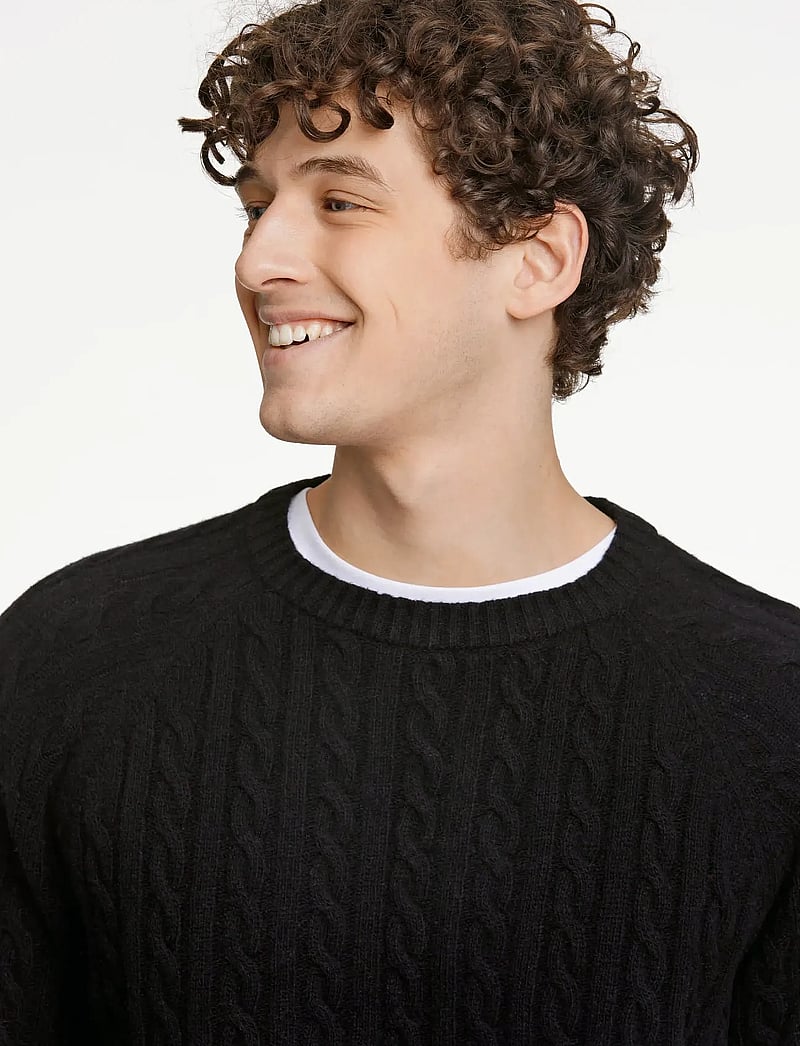 Lindbergh - Lambswool raglan cable o-neck knit - pyöreäaukkoiset - black - 3