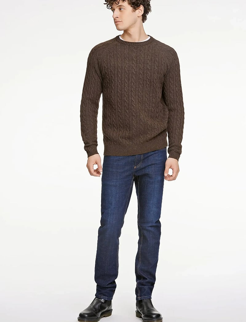 Lindbergh - Lambswool raglan cable o-neck knit - Ümmarguse kaelusega kudumid - dk brown mel - 0