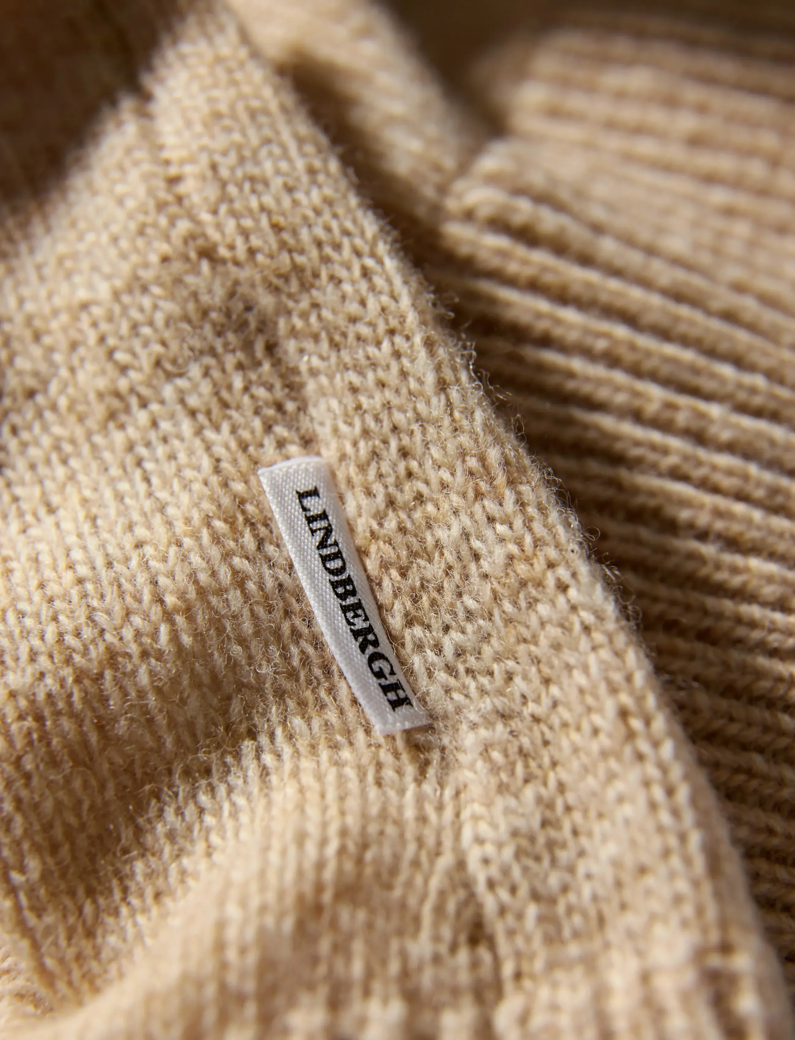 Lindbergh - Lambswool L/S shawl collar knit - pulls col v - lt sand mel - 4