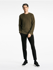Lindbergh - Structure knit - perusneuleet - dk army - 2