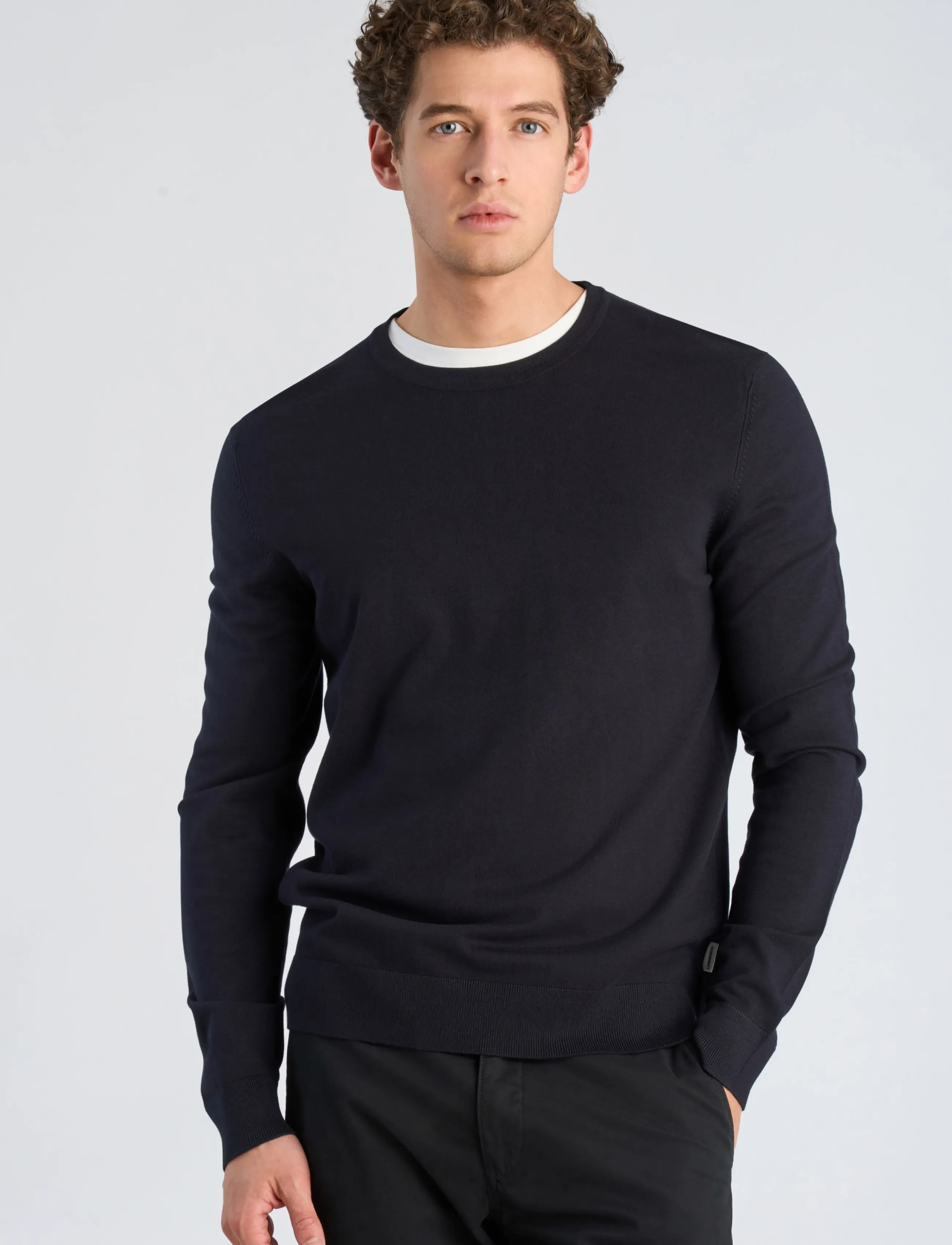 Lindbergh - Soft viscose blend o-neck knit - round necks - navy blue - 3