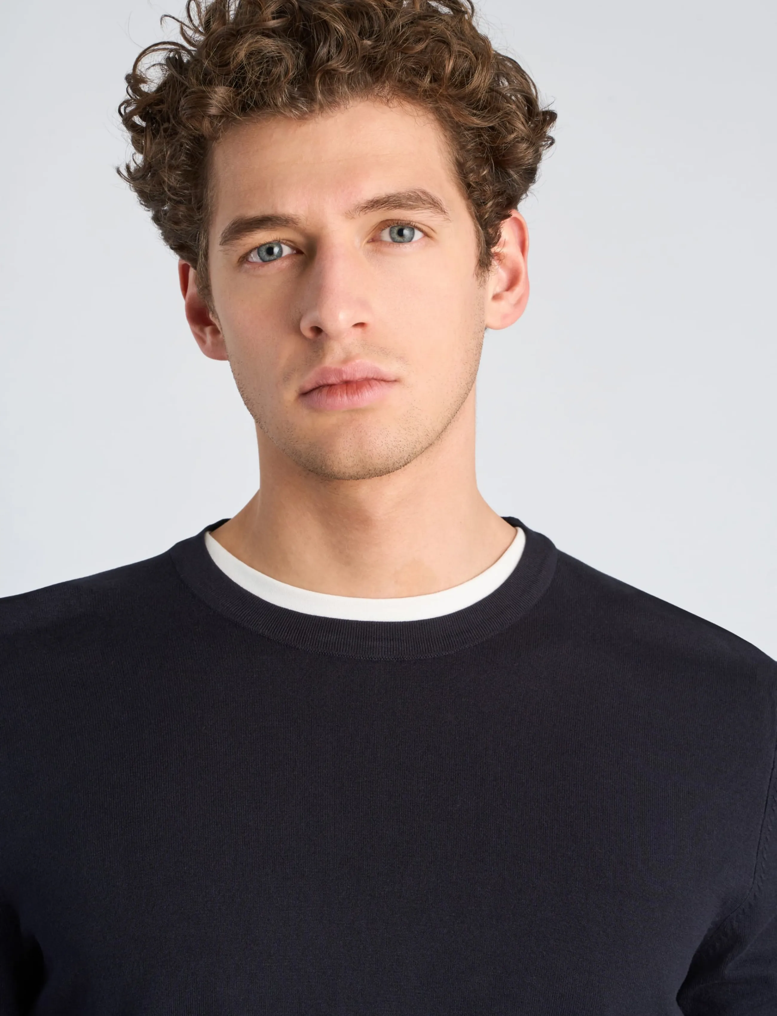 Lindbergh - Soft viscose blend o-neck knit - round necks - navy blue - 5