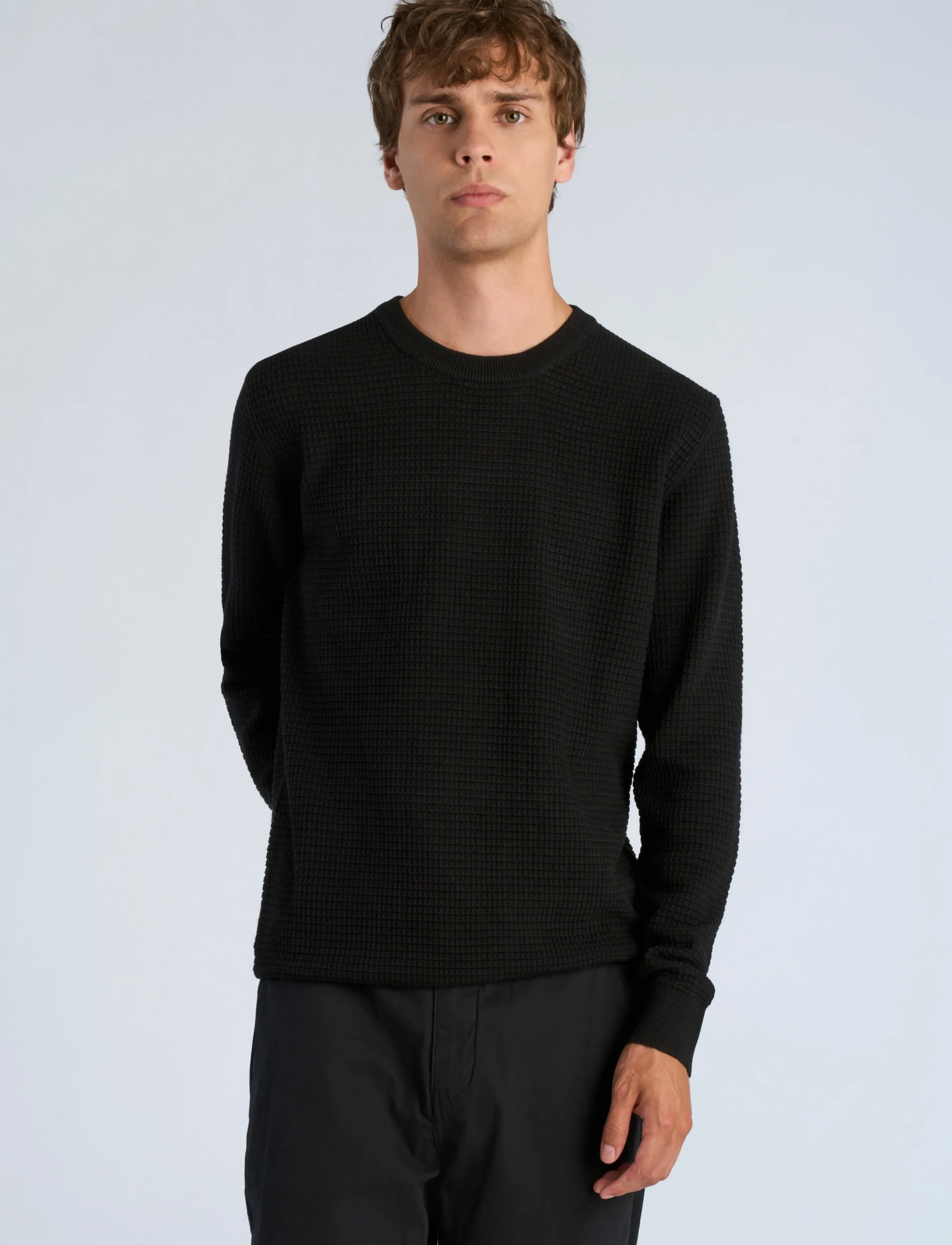 Lindbergh - Structure o-neck knit L/S - black - 3