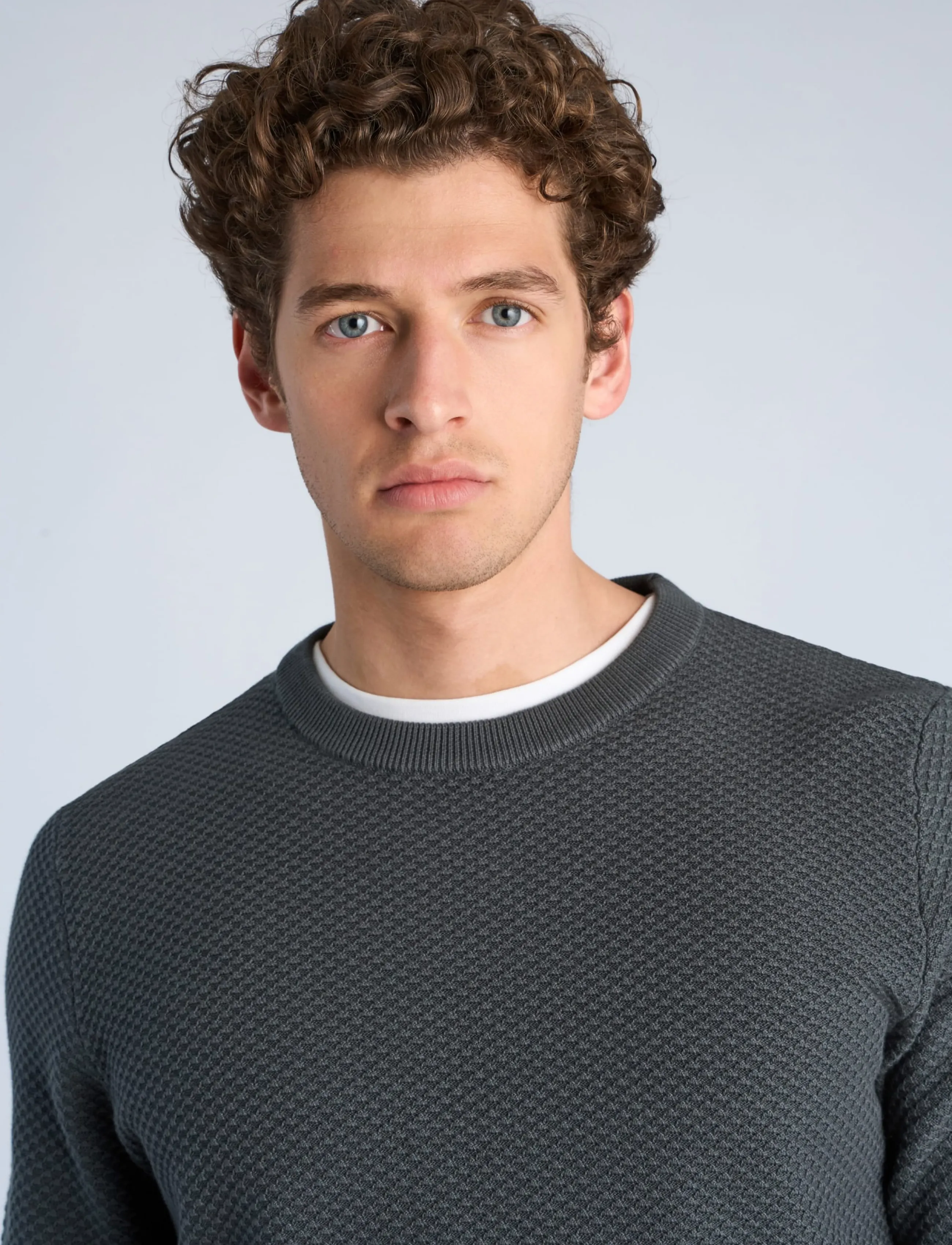 Lindbergh Structure O-Neck Knit stickade tröjor herr – bild 4