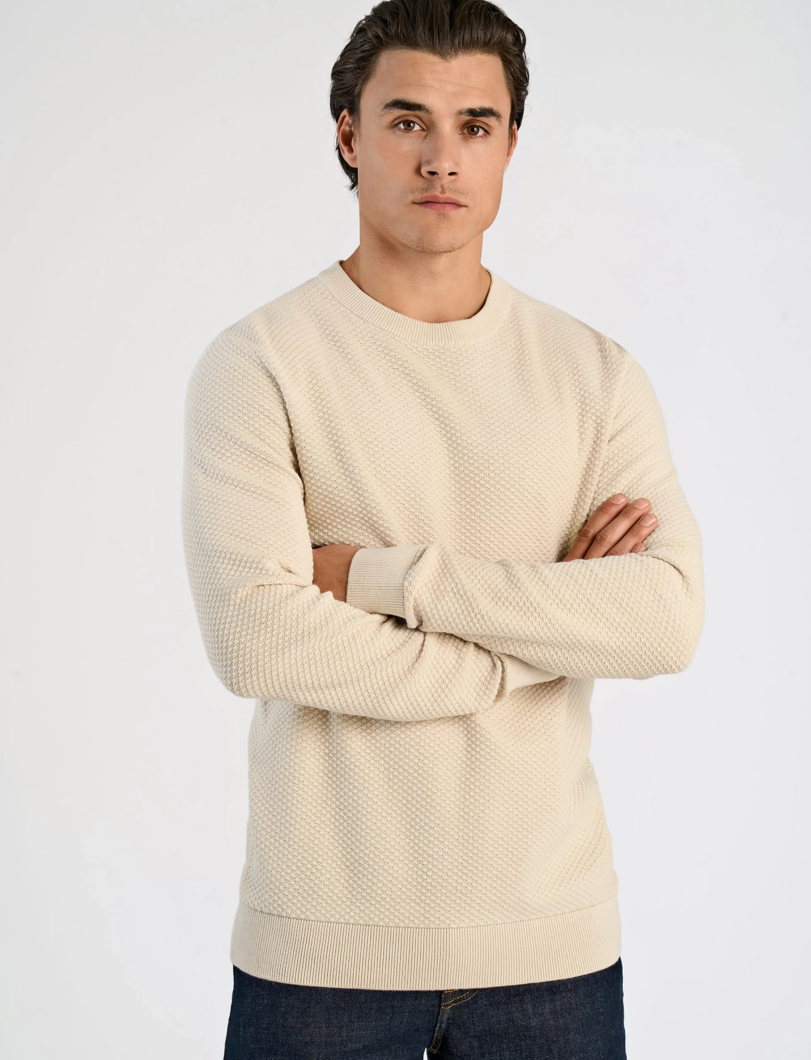 Lindbergh Structure O-Neck Knit stickade tröjor herr – bild 2