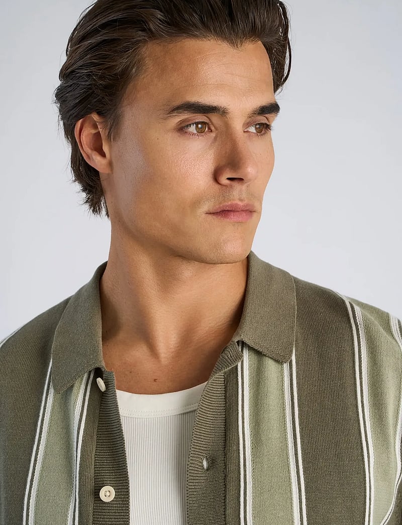 Lindbergh - Knitted polo cardigan - kortærmede skjorter - dk olive - 5
