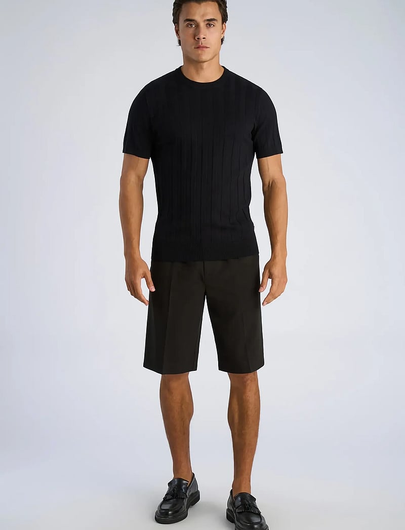 Lindbergh - Knitted crew neck t-shirt - kortærmede t-shirts - dusty black - 0