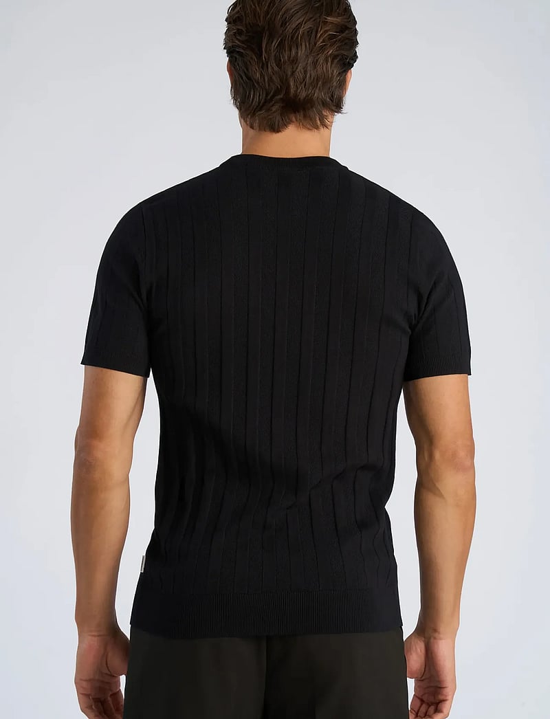 Lindbergh - Knitted crew neck t-shirt - kortærmede t-shirts - dusty black - 4