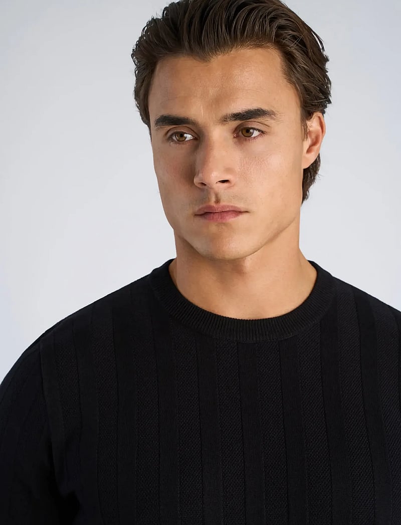 Lindbergh - Knitted crew neck t-shirt - kortærmede t-shirts - dusty black - 5