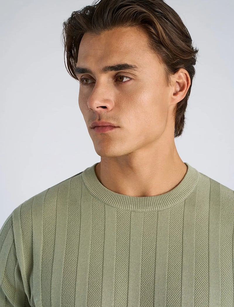 Lindbergh - Knitted crew neck t-shirt - kortærmede t-shirts - dusty green - 5