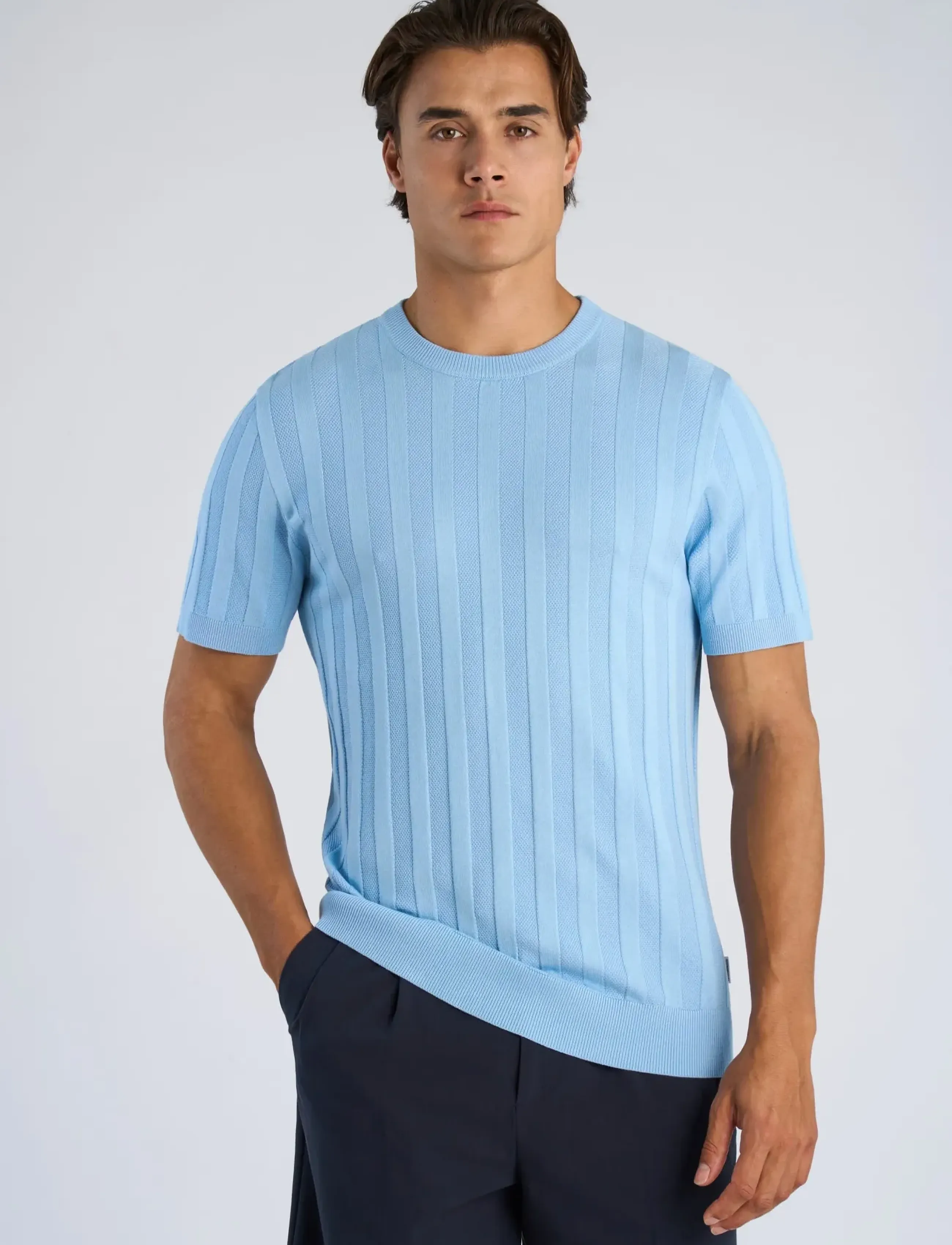 Lindbergh - Knitted crew neck t-shirt - short-sleeved t-shirts - lt blue - 3