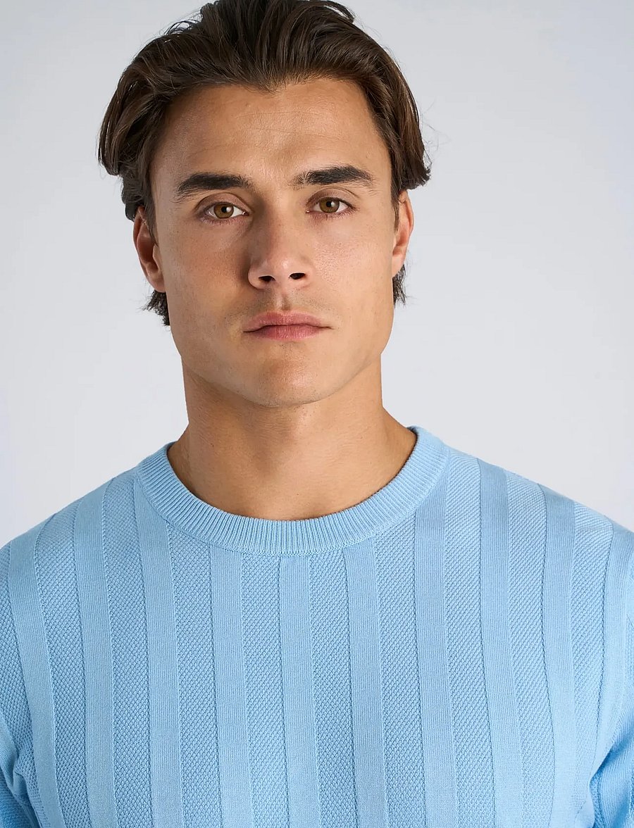 Lindbergh - Knitted crew neck t-shirt - short-sleeved t-shirts - lt blue - 5