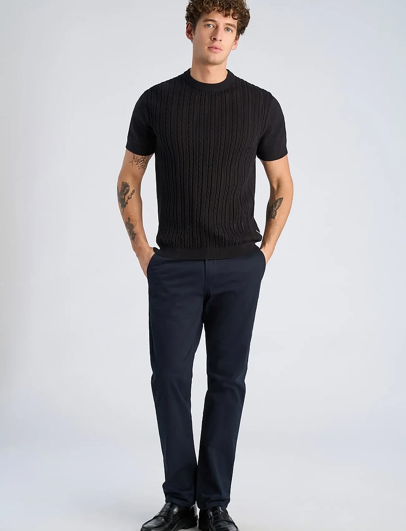 Lindbergh - Knitted S/S o-neck tee - stickade pikéer - black - 0
