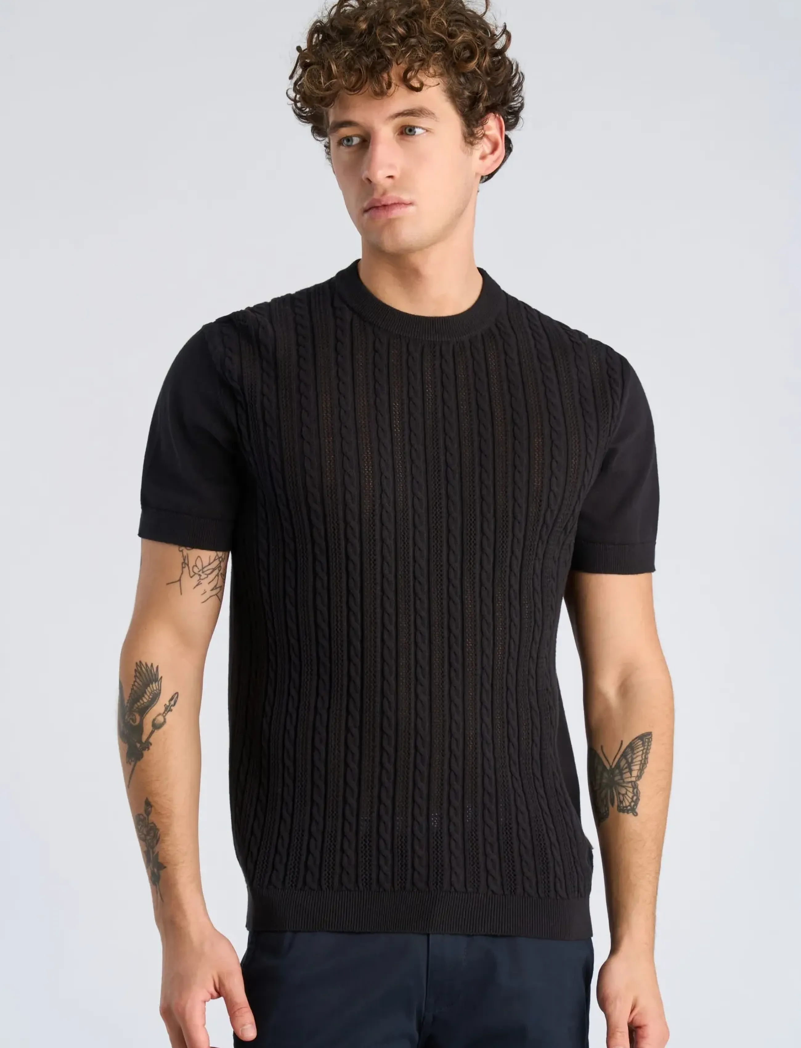 Lindbergh - Knitted S/S o-neck tee - strickmode - black - 3