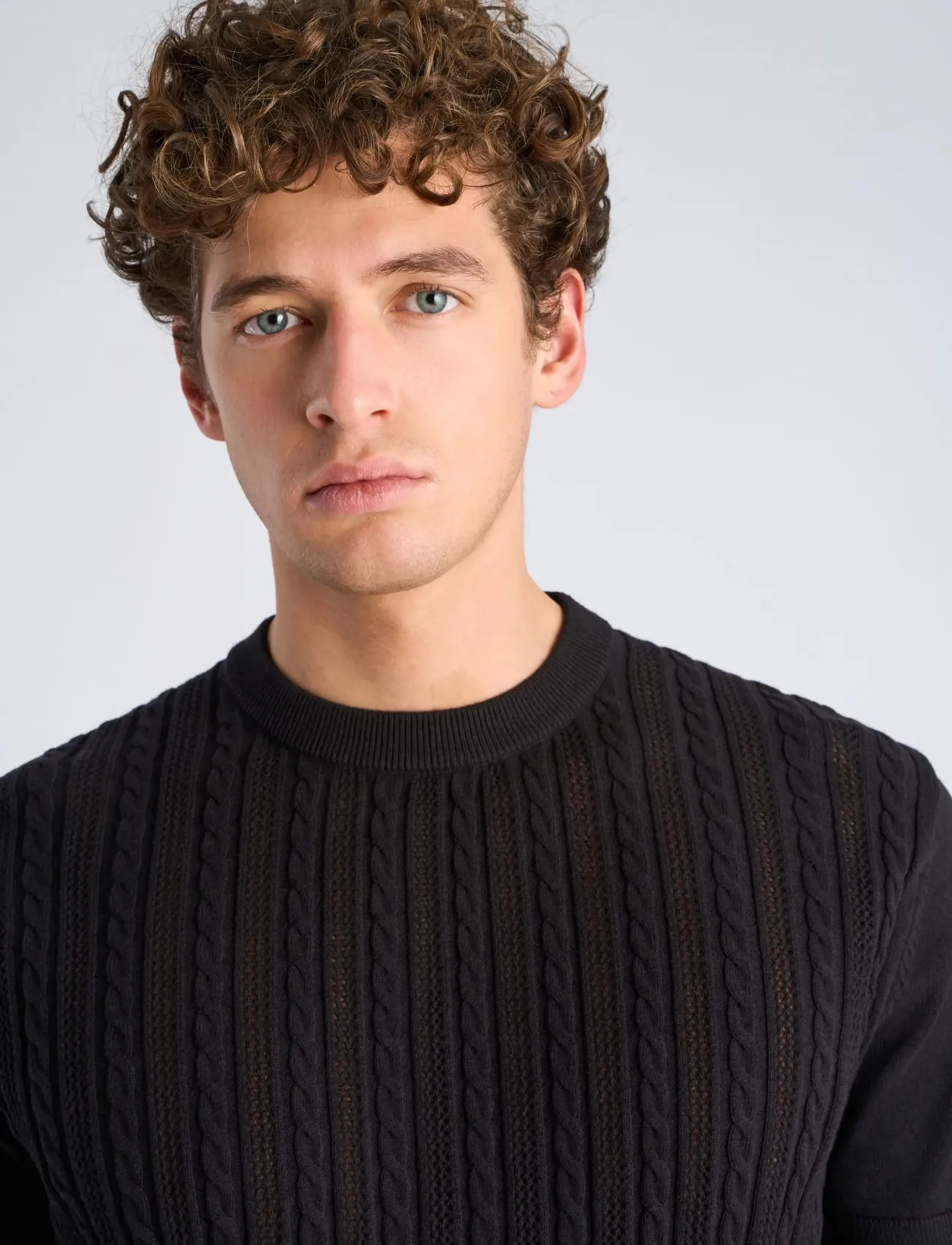 Lindbergh - Knitted S/S o-neck tee - strickmode - black - 5