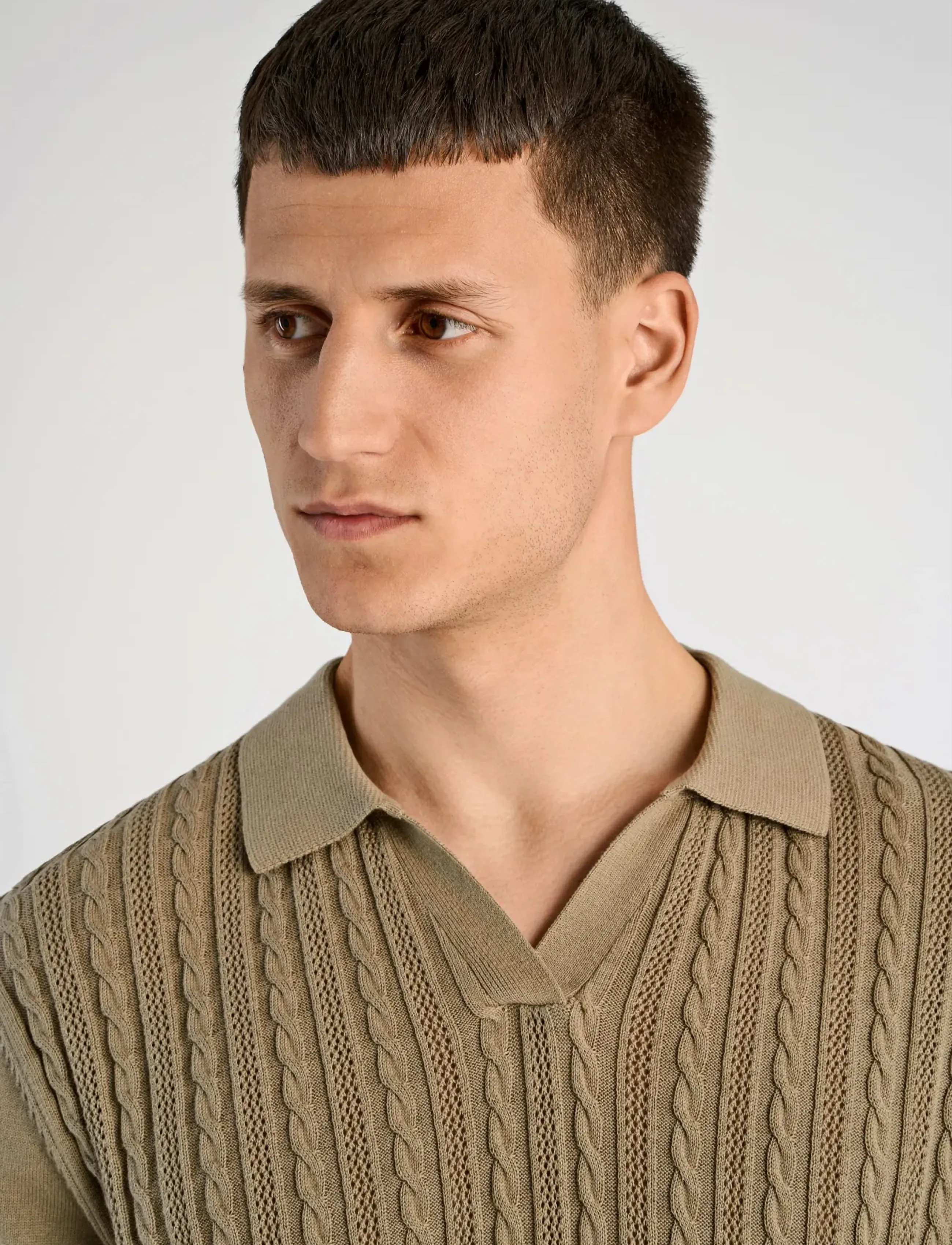 Knitted S/S Cable V-Neck Polo 4