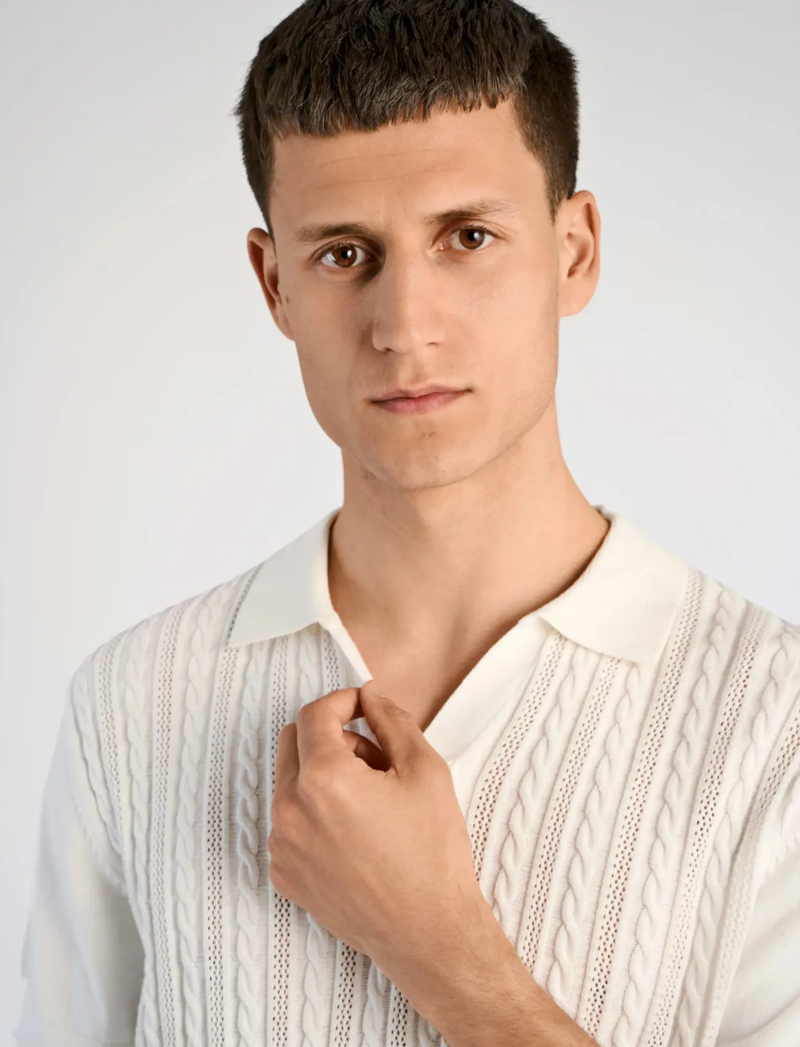 Knitted S/S Cable V-Neck Polo 4