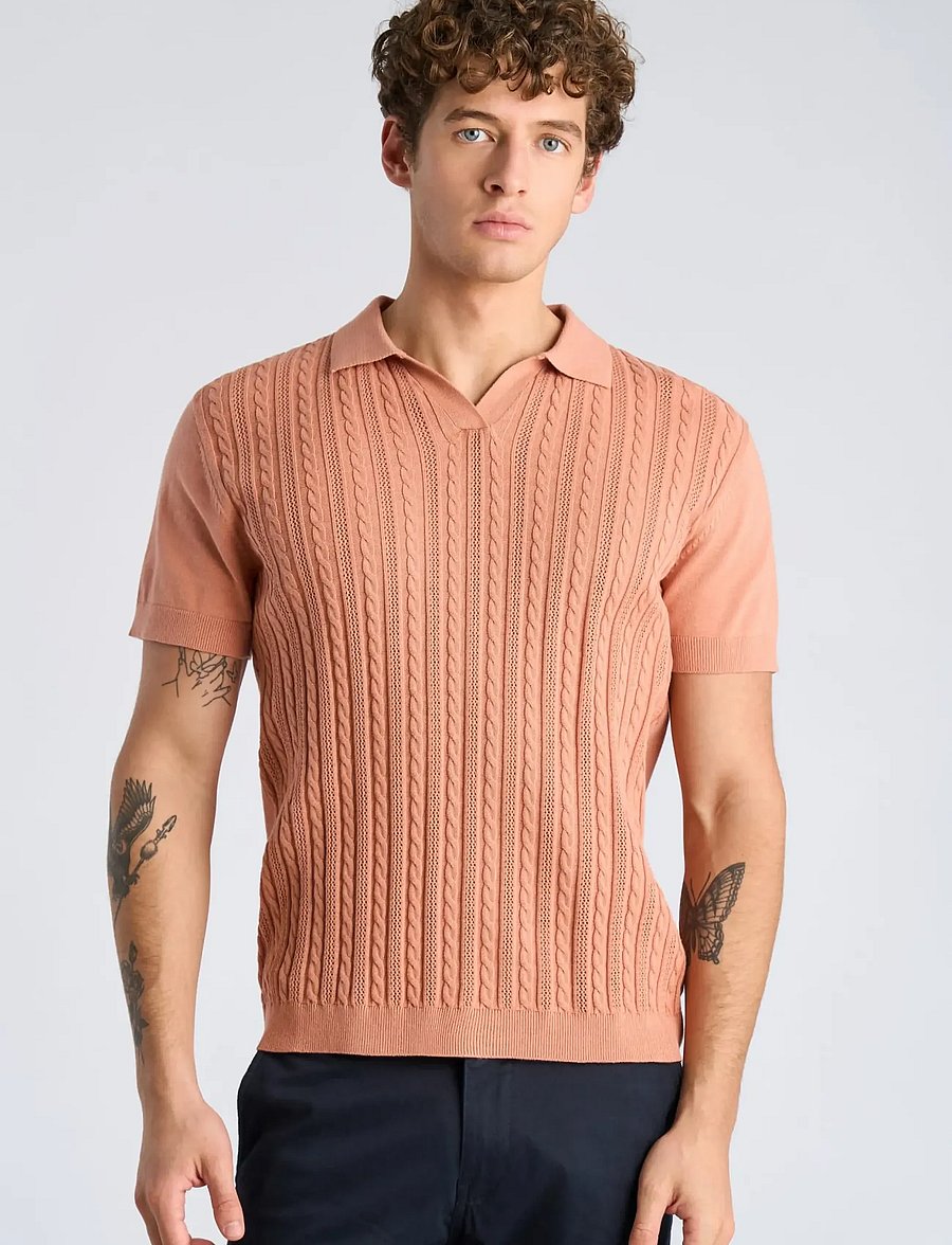 Lindbergh - Knitted S/S cable v-neck polo - knitted polos - rose - 3