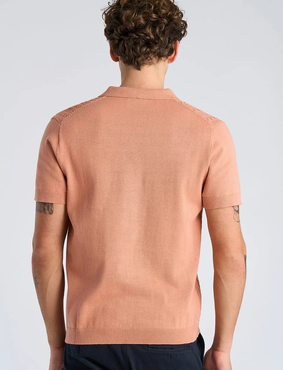 Lindbergh - Knitted S/S cable v-neck polo - knitted polos - rose - 4