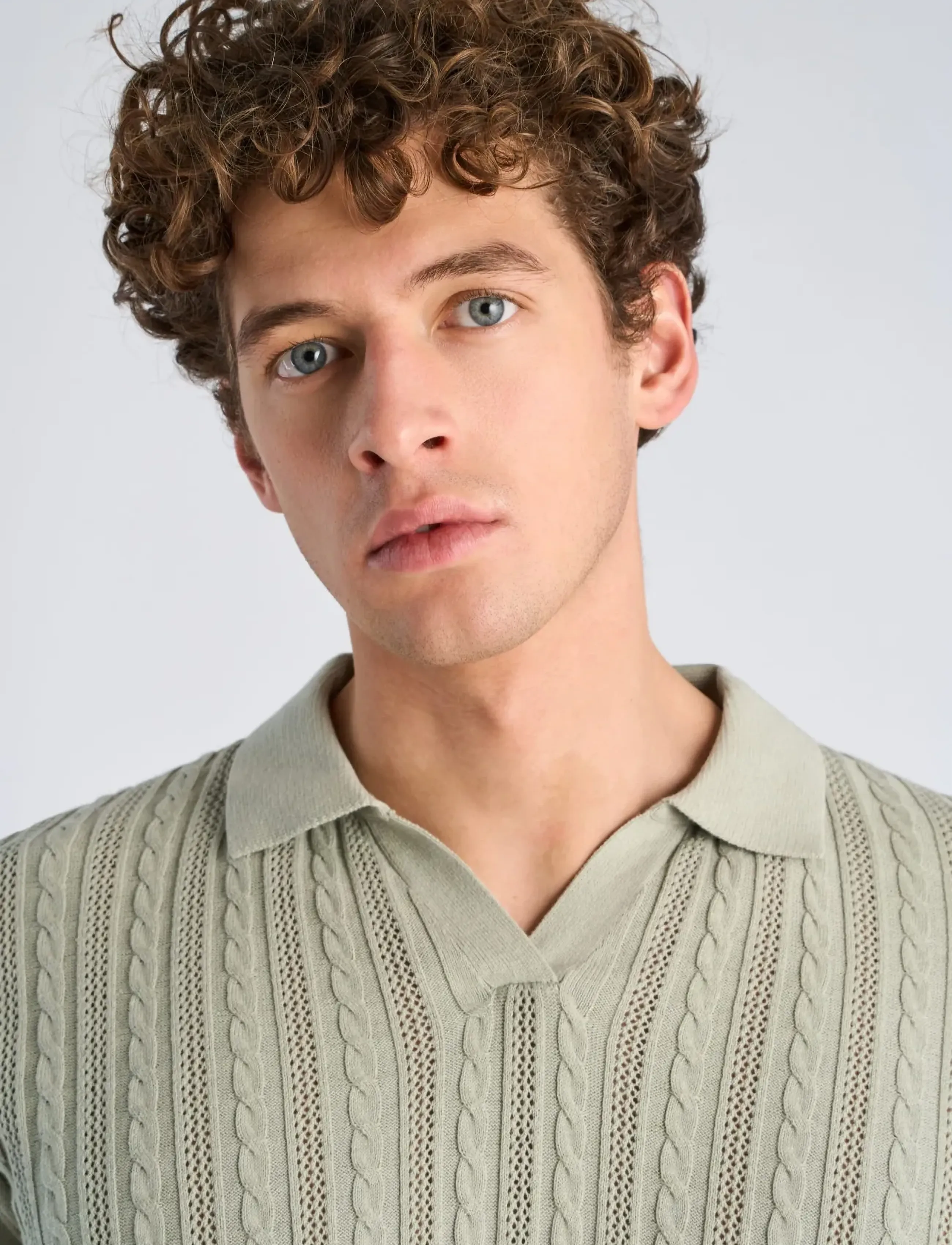 Knitted S/S Cable V-Neck Polo 4