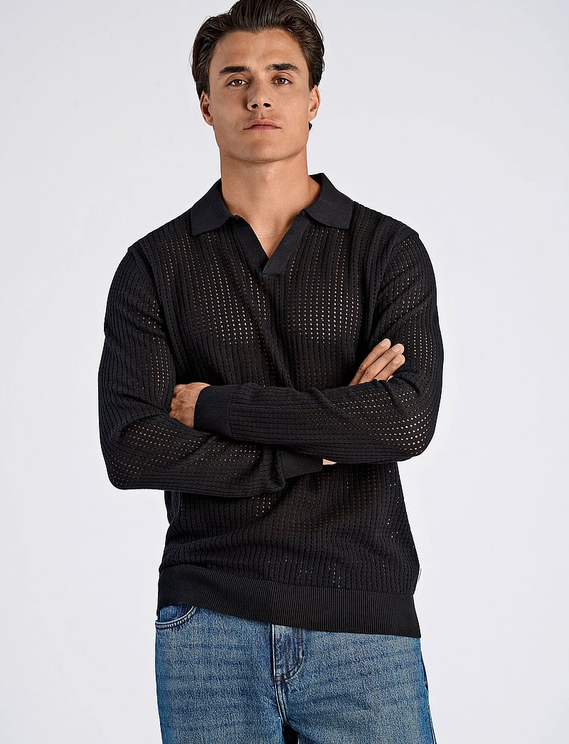 Lindbergh - Crochet knit L/S v-neck polo - polostrik - black - 0