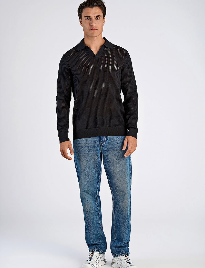 Lindbergh - Crochet knit L/S v-neck polo - polostrik - black - 4