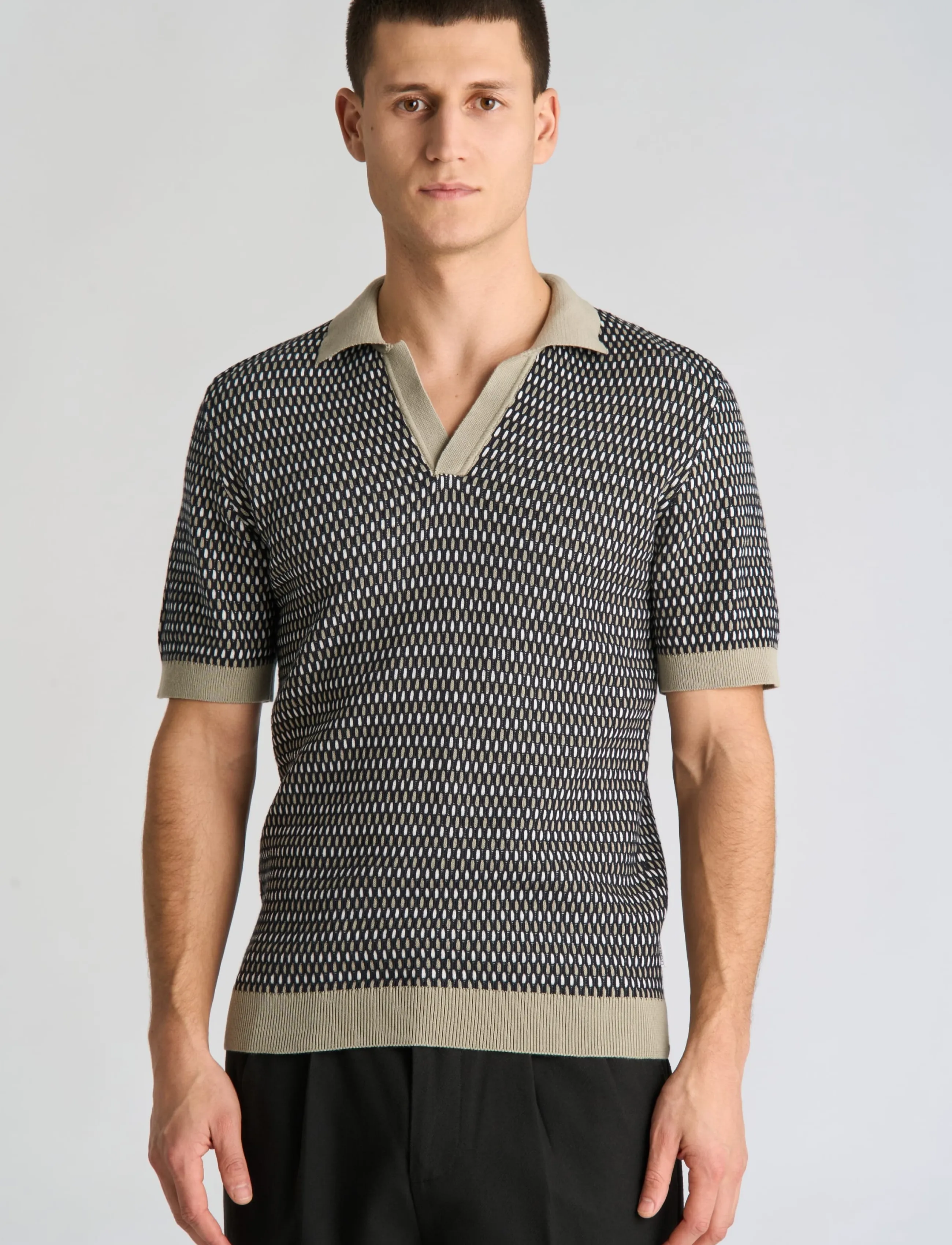 Jacquard S/S V-Neck Polo 2
