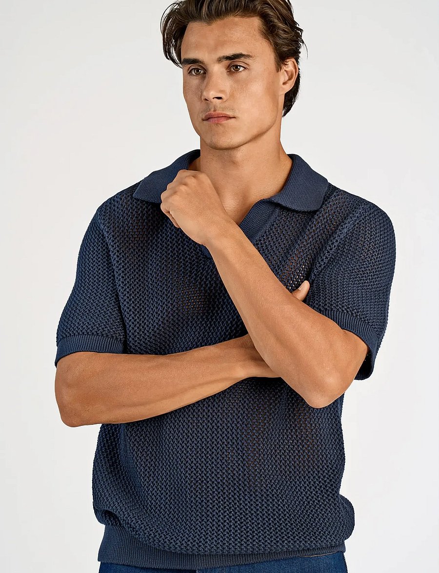 Lindbergh - V-neck S/S crochet knit polo - kootud polosärgid - dk blue - 4