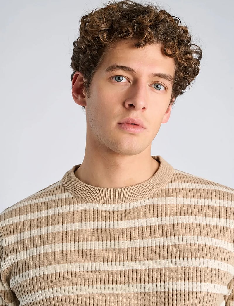 Lindbergh - Recycled crew neck knit L/S - Ümmarguse kaelusega kudumid - sand - 5