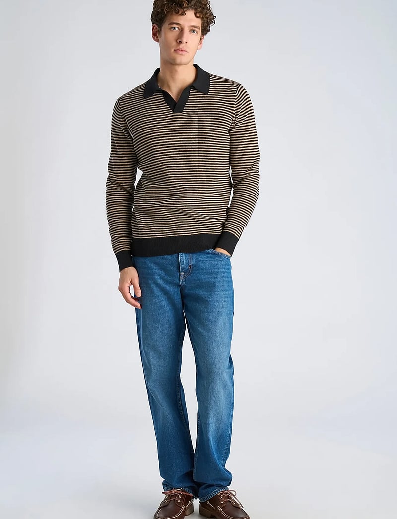 Lindbergh - Recycled v-neck polo knit L/S - poloer i strik med lange ærmer - black - 0