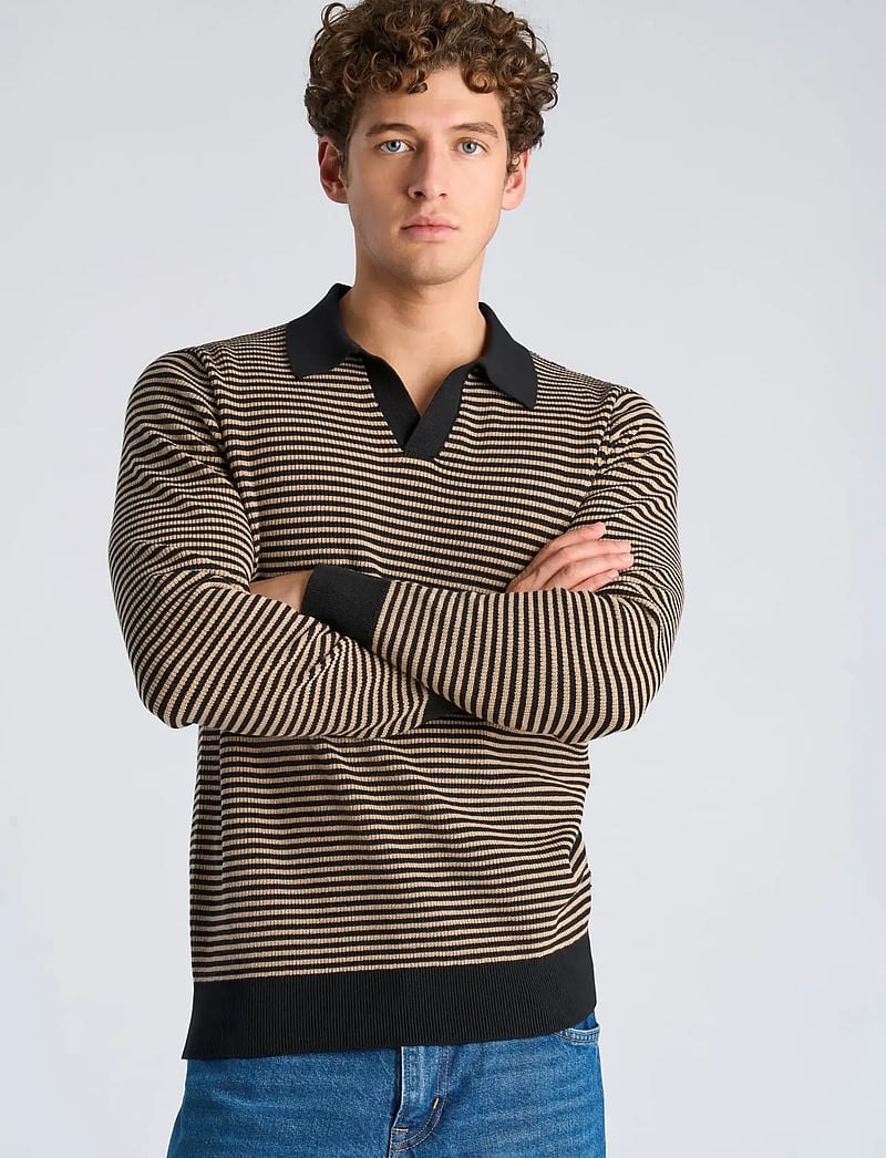 Lindbergh - Recycled v-neck polo knit L/S - poloer i strik med lange ærmer - black - 3