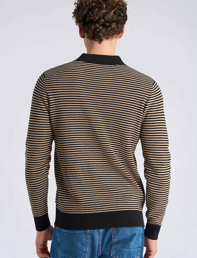 Lindbergh - Recycled v-neck polo knit L/S - poloer i strik med lange ærmer - black - 4