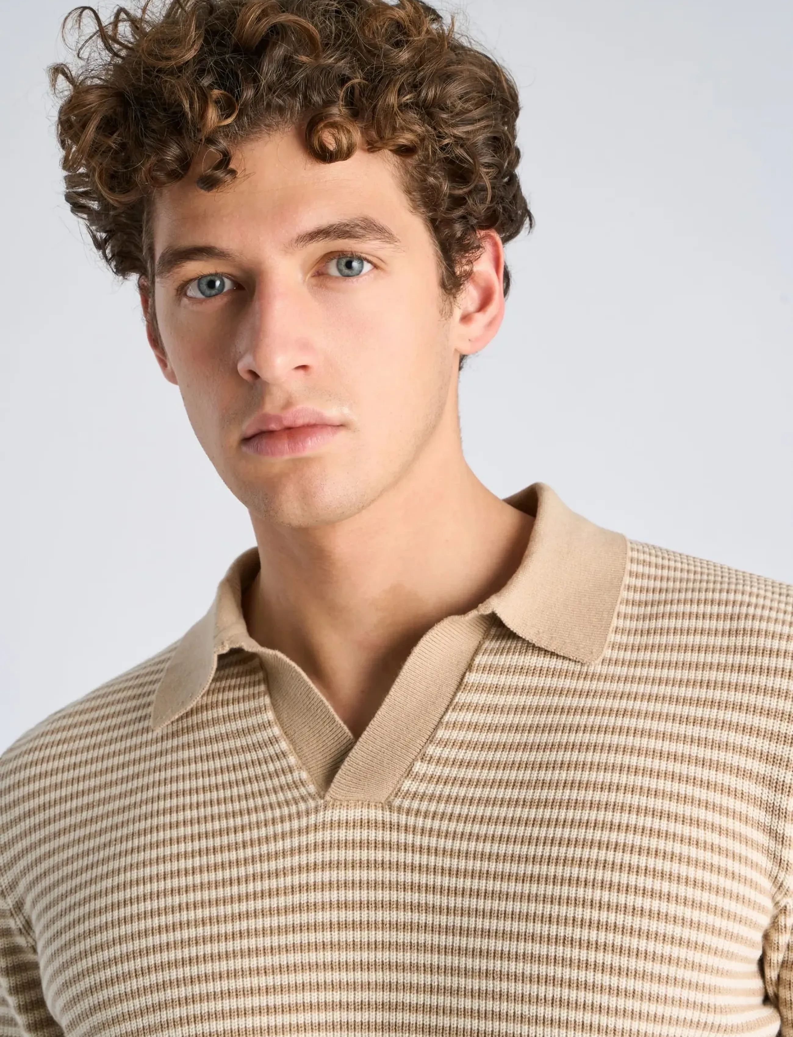 Lindbergh - Recycled v-neck polo knit L/S - poloer i strik med lange ærmer - sand - 5