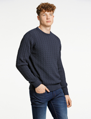 Lindbergh - O-neck cable knit - perusneuleet - navy - 2