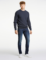Lindbergh - O-neck cable knit - perusneuleet - navy - 4