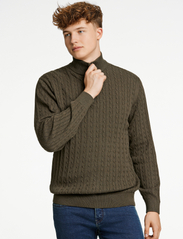Lindbergh - 1/2 zip cable knit - basic-strickmode - army mel - 2